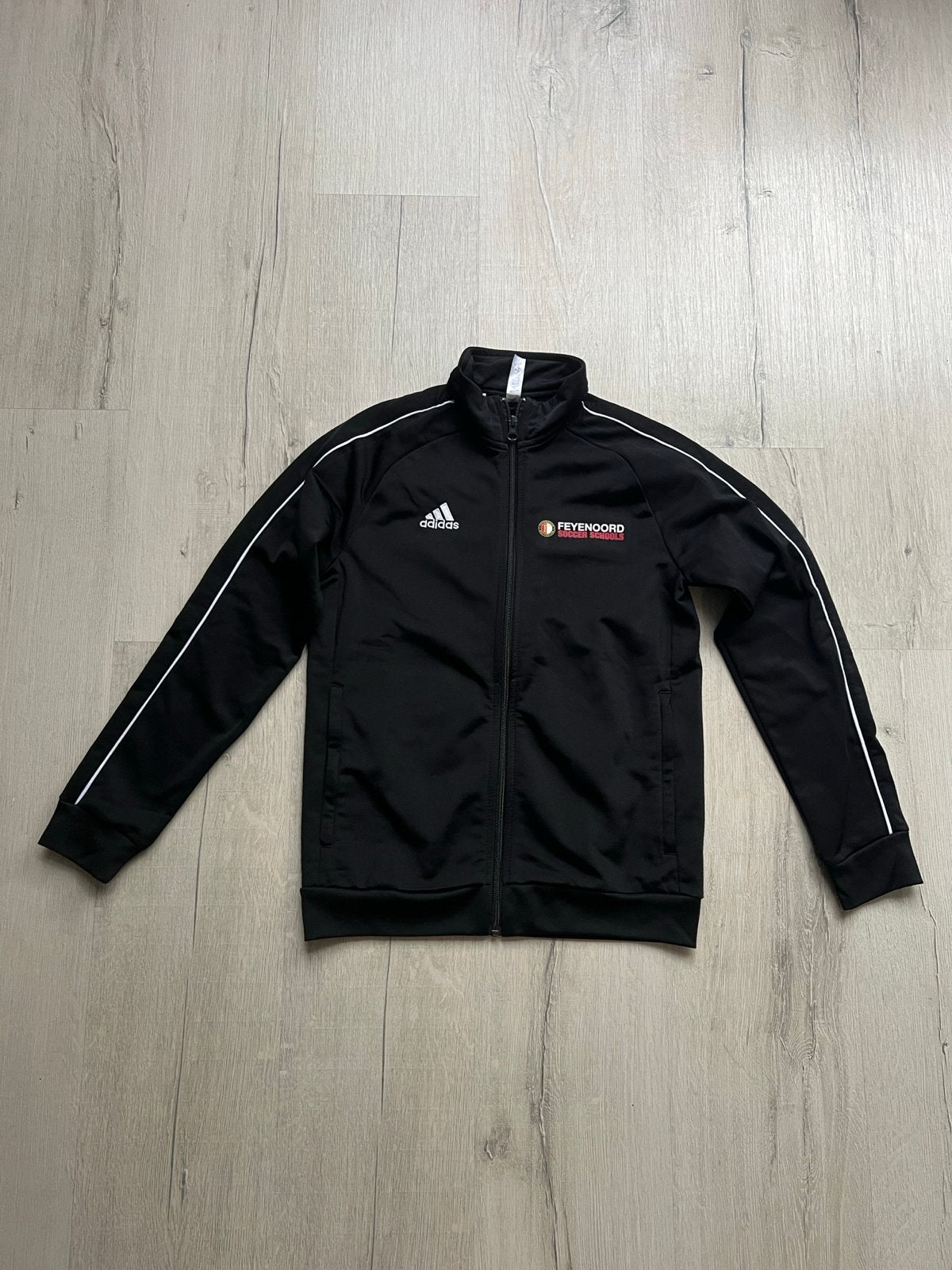 Feyenoord Soccer Schools Adidas trainingsjasje maat 152, Ophalen of Verzenden, Zo goed als nieuw, Jongen of Meisje, Jas
