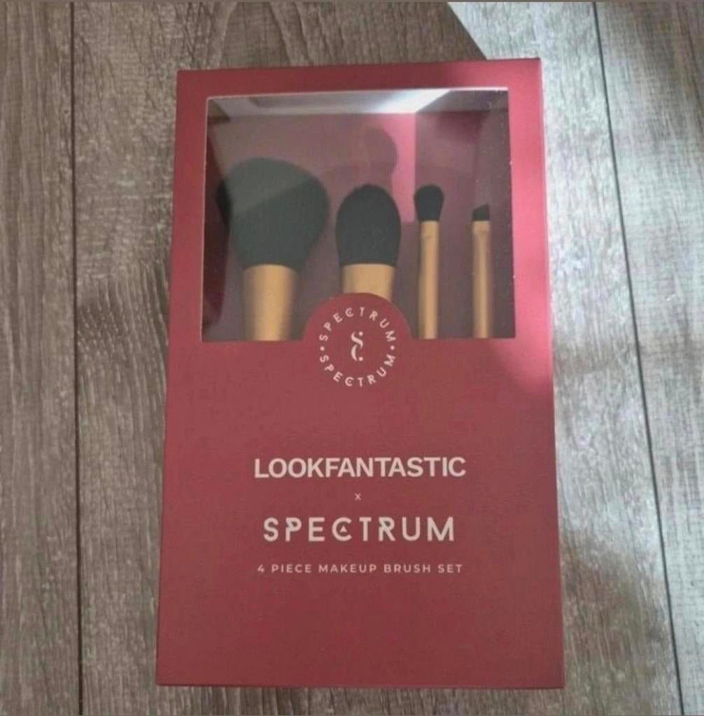 Lookfantastic x Spectrum 4-delige make-up kwastenset NIEUW, Ophalen of Verzenden, Nieuw, Gehele gezicht, Toebehoren