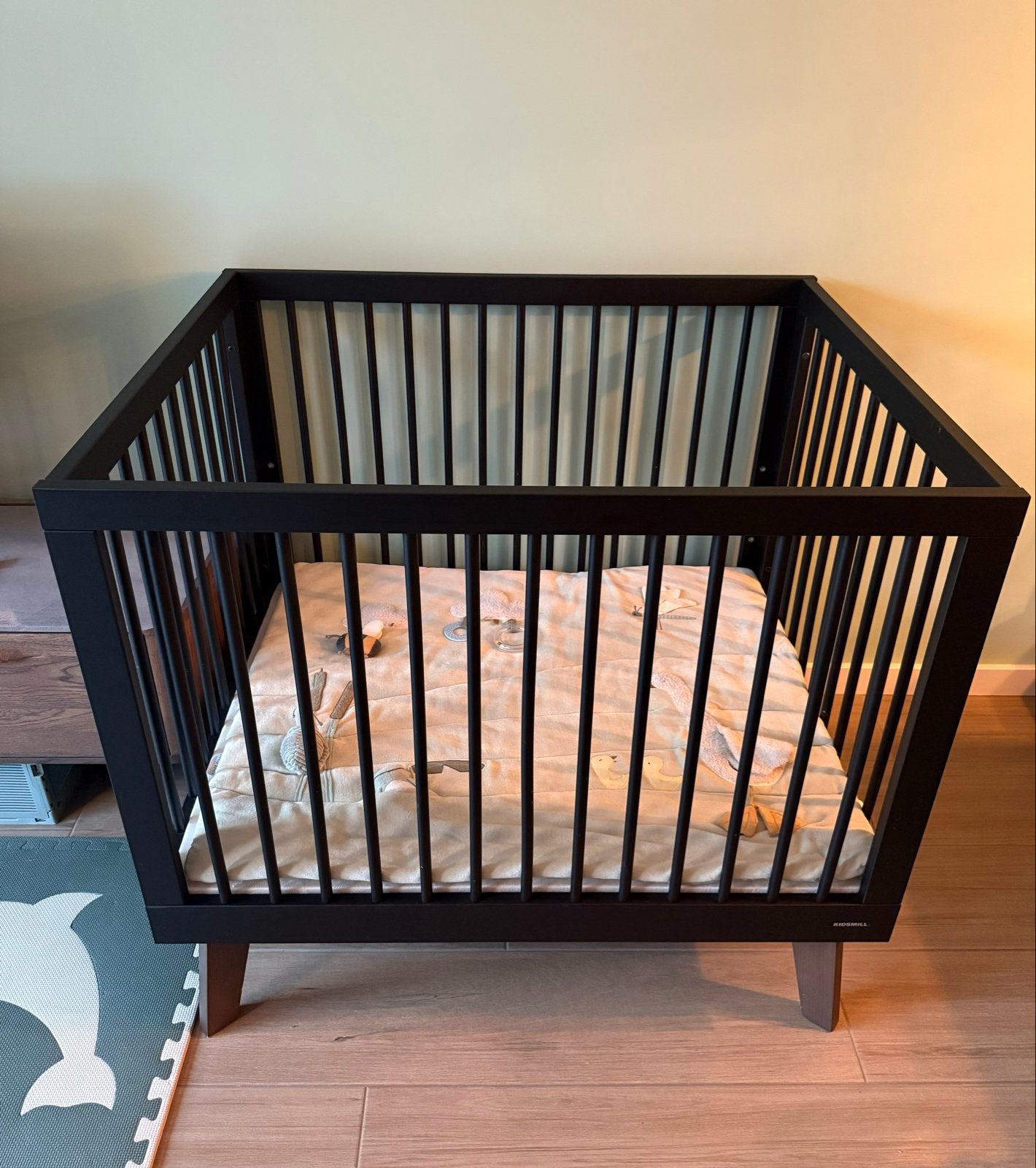 Kidsmill Box Jaren '60 Design Zwart Mat met Walnoot Onderste, Kinderen en Baby's, Ophalen of Verzenden, Gebruikt, Rechthoekig