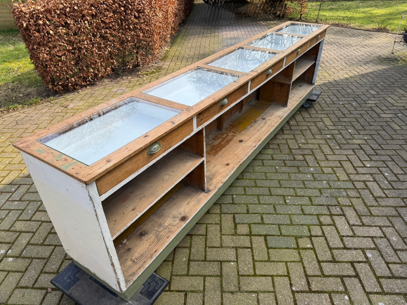 3.47 B, vitrines,dressoir,toonbank,show-kast,presentatie