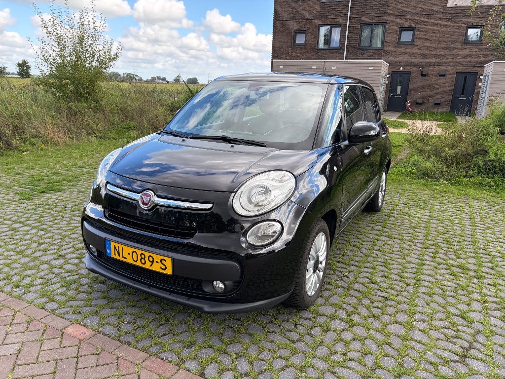 Fiat 500L 1.4 70KW 2015 Zwart, Auto's, Fiat, Dealer onderhouden, 400 kg, Zwart, Handgeschakeld