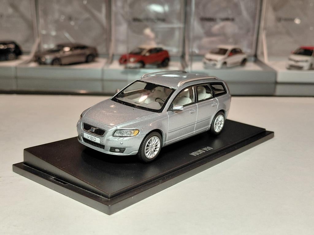 Volvo V50 facelift 2007-2012 Electric Silver 1/43 Motorart, Hobby en Vrije tijd, Modelauto's | 1:43, Ophalen of Verzenden, Zo goed als nieuw