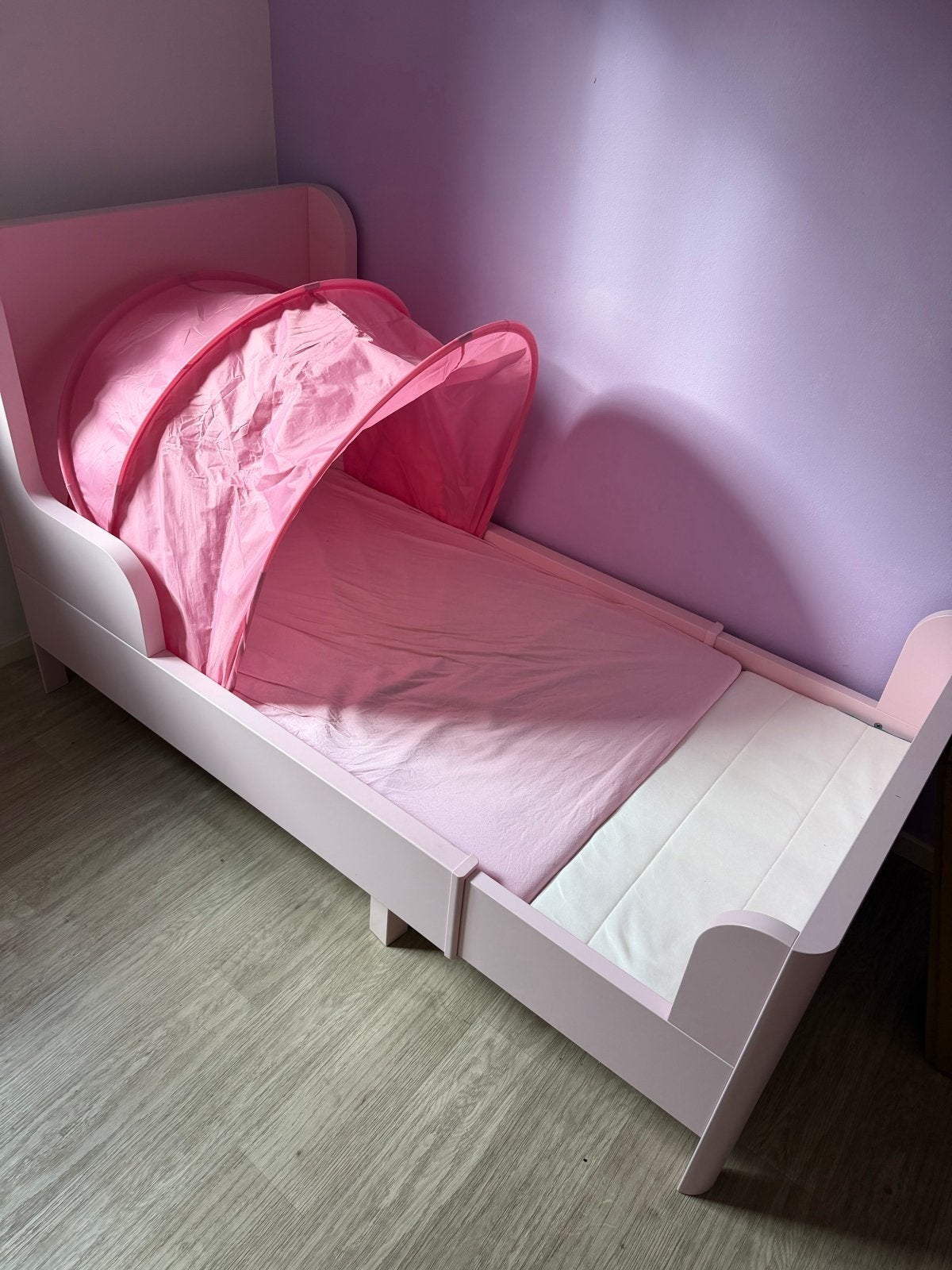 Roze kinderbed met tentje - Zo goed als nieuw, 70 tot 85 cm, Ophalen of Verzenden, Zo goed als nieuw, Matras