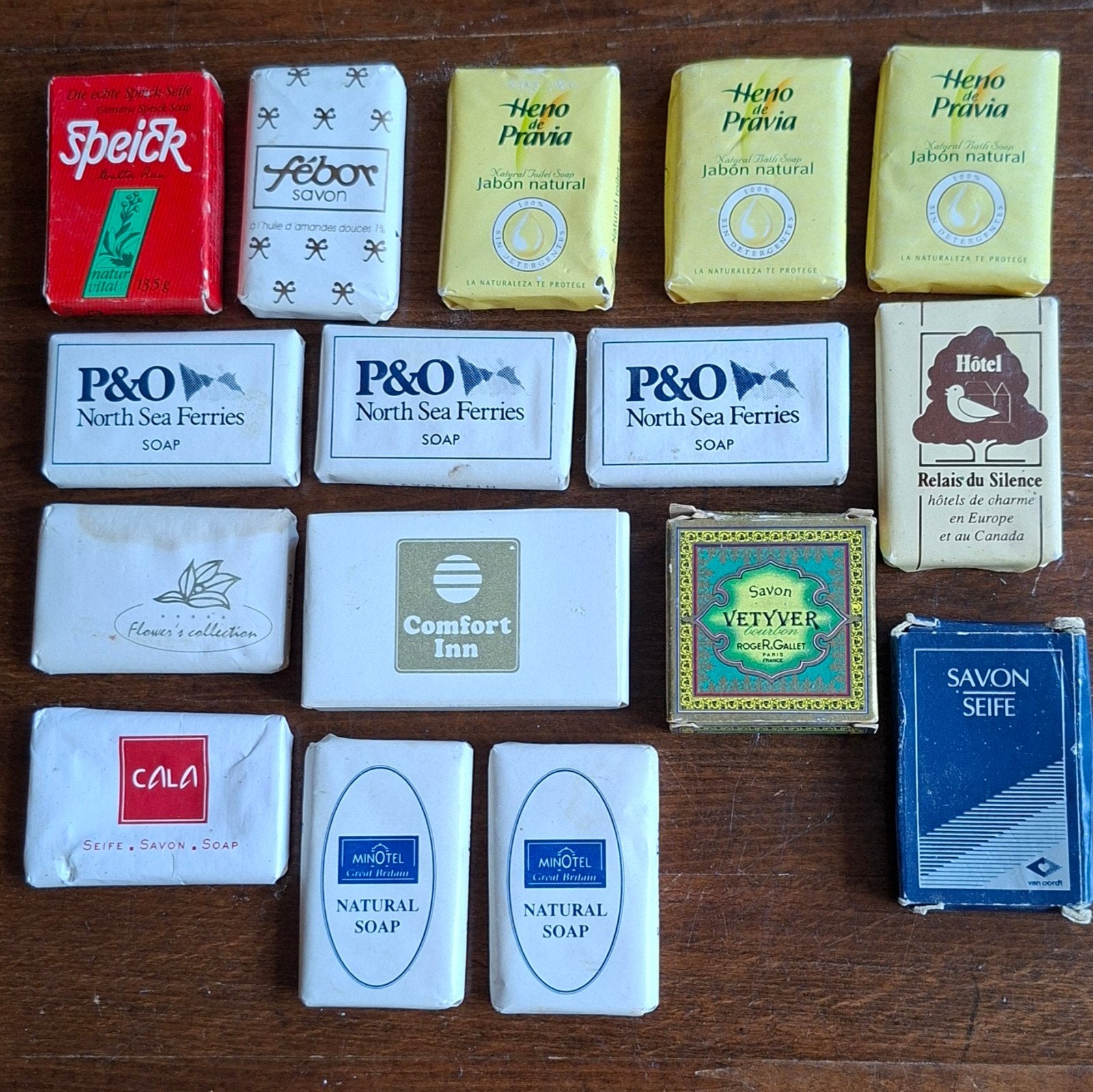 16 diverse hotelzeepjes - verzameling, Ophalen of Verzenden