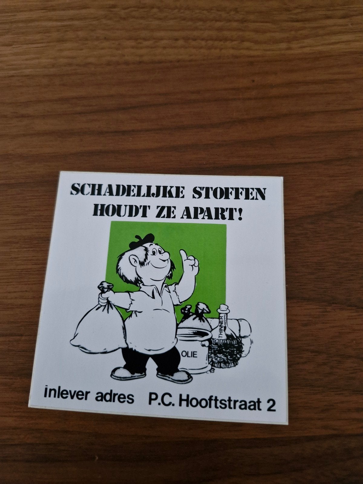 8912 Vintage Sticker: Schadelijke Stoffen Houdt Ze Apart!, Ophalen of Verzenden, Gebruikt, Overige typen