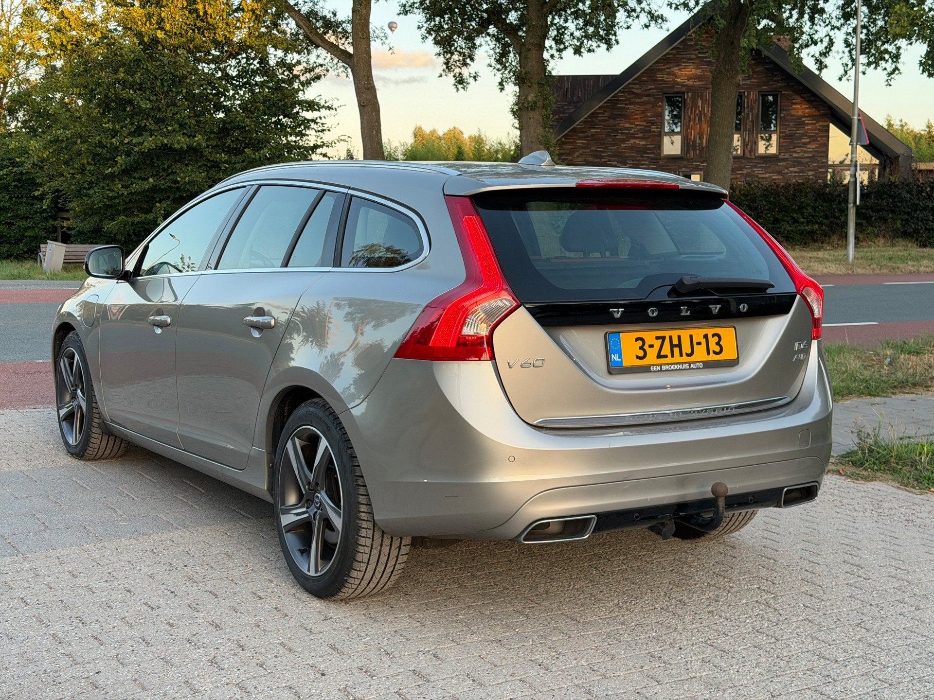 Volvo V60 2.4 D6 AWD Plug-In Hybrid Summum Aut Airco Cruise, Automaat, Vierwielaandrijving, 11 kWh, Automatische klimaatregeling
