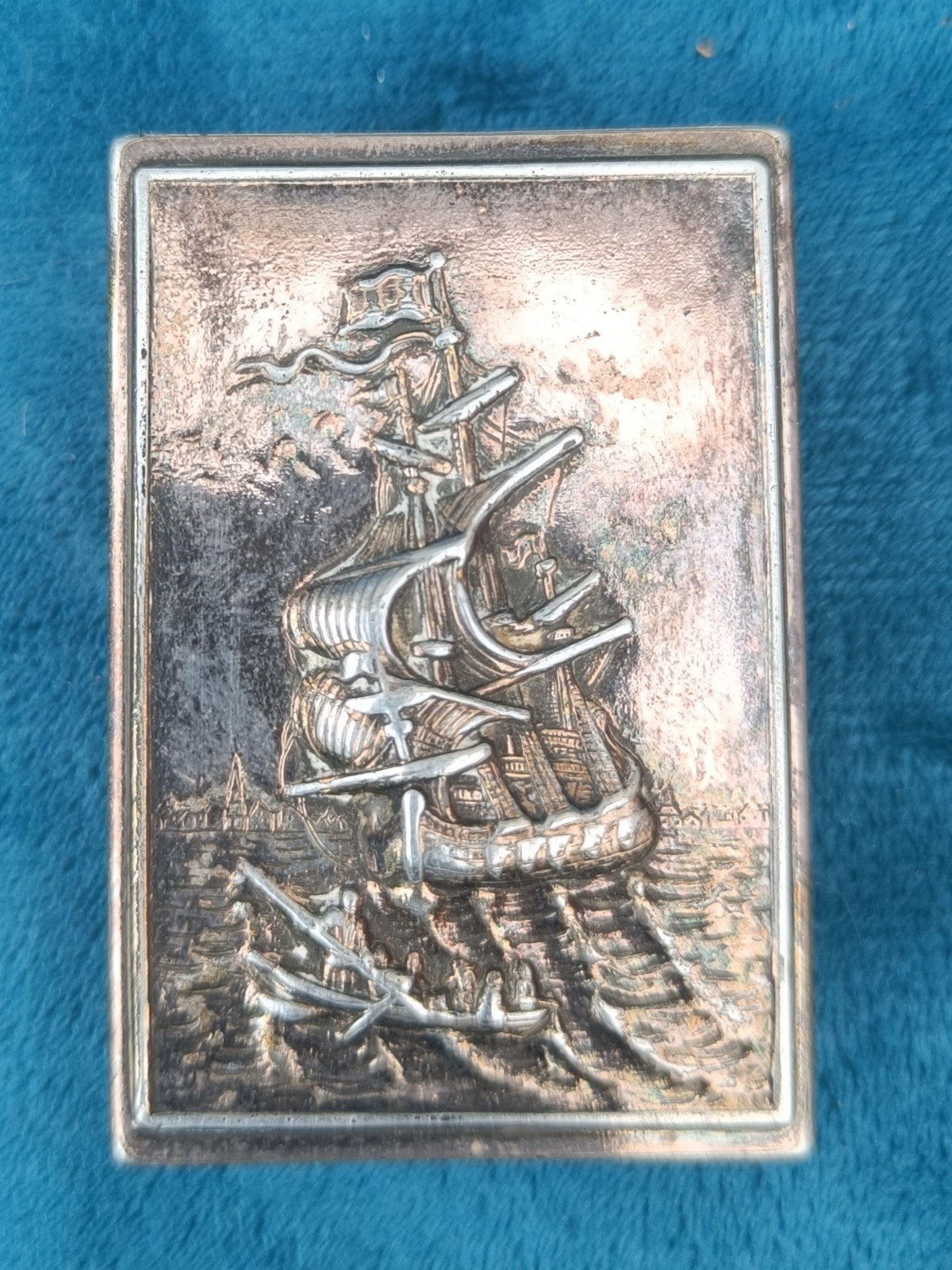 Verzilverd luciferdoosjes houder met scheepsreliëf, Ophalen of Verzenden, Zilver
