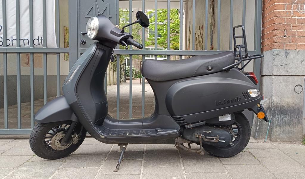 La Souris Sourini uit 2022, 25-45km/u, Fietsen en Brommers, Snorfietsen en Snorscooters, Overige merken, Benzine, Ophalen