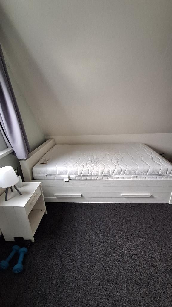 Bed, matras en nachtkastje (1.20 x 2.00), Huis en Inrichting, Slaapkamer | Bedden, Ophalen, Wit, Tweepersoons, 140 cm