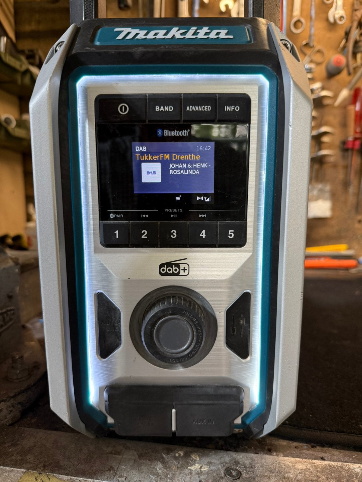 Makita bouwradio DMR 115 Fm.DAB. BT, Verzenden, Gebruikt, Bouwradio