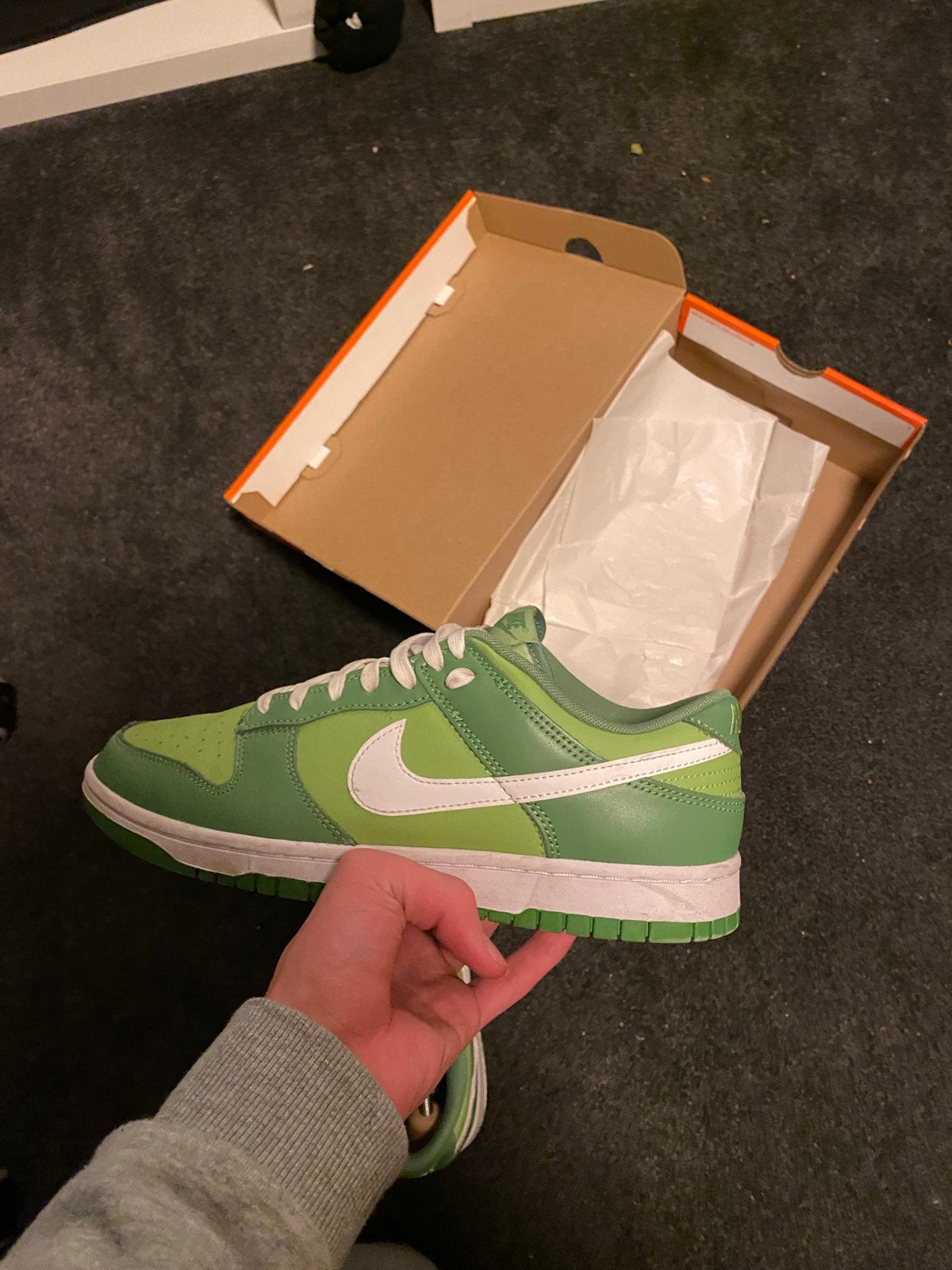 Nike Dunk Low 'Green Glow' - Maat 42, Ophalen of Verzenden, Zo goed als nieuw, Overige kleuren, Sneakers of Gympen