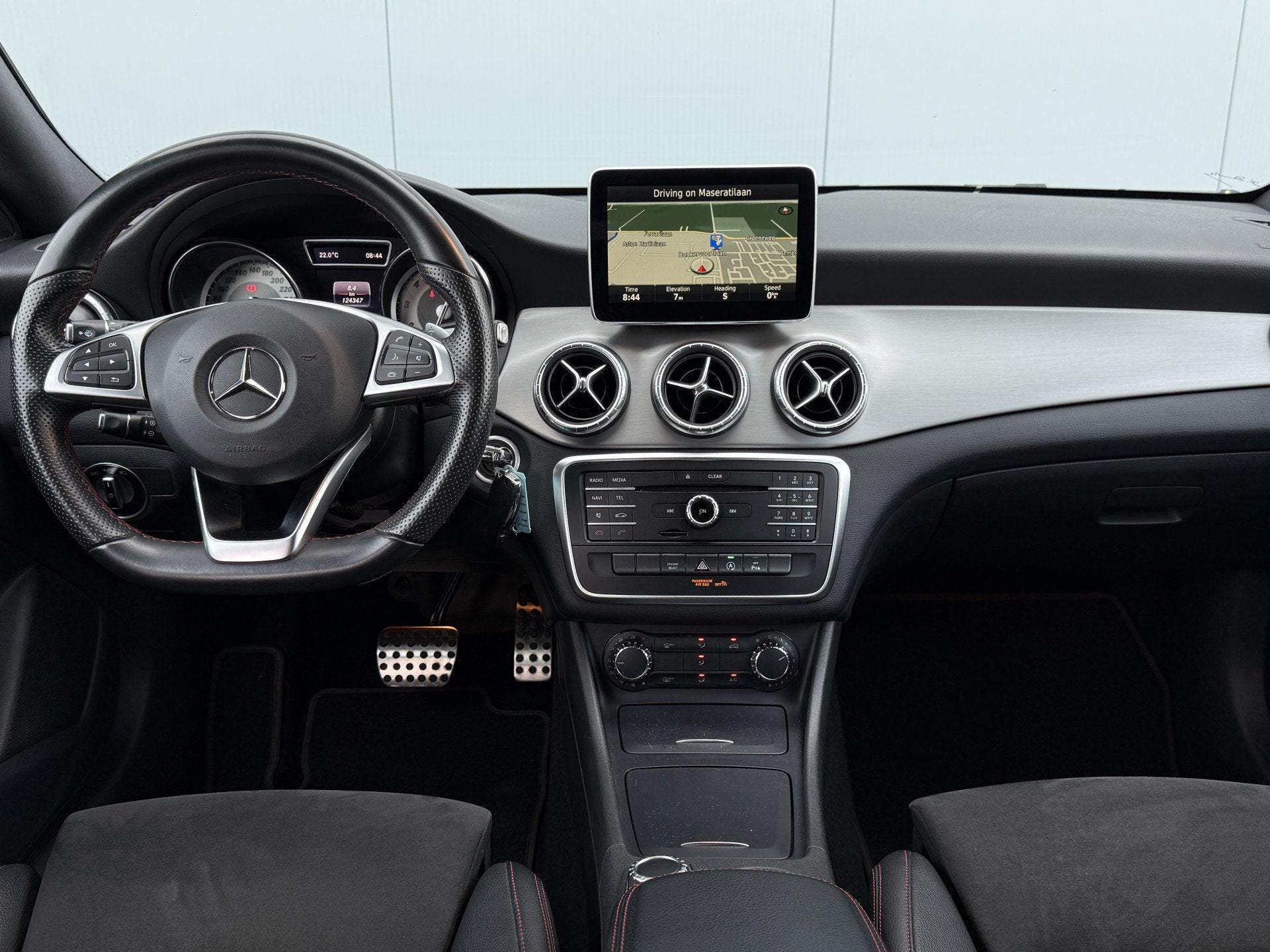 Mercedes-Benz CLA-Klasse Shooting Brake 180 Ambition Automaa, 730 kg, Gebruikt, Euro 6, 4 cilinders