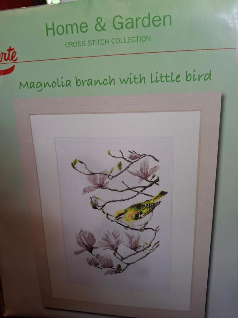 Magnolia branche with little bird, Ophalen of Verzenden, Nieuw, Borduurpakket