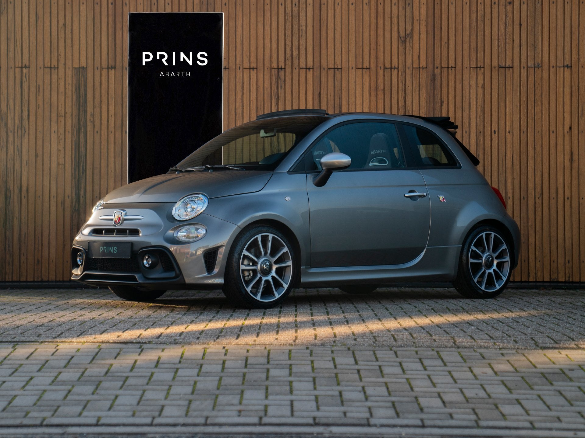 Abarth 595 C Turismo | Beats | CarPlay | Xenon (bj 2022), Auto's, Voorwielaandrijving, Dealer onderhouden, Gebruikt, 4 cilinders