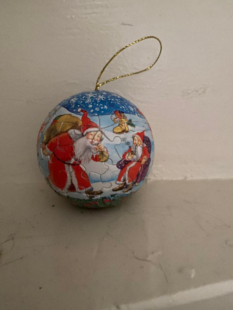 Puzzelbal Kerstmannen, Diversen, Kerst, Ophalen of Verzenden, Zo goed als nieuw