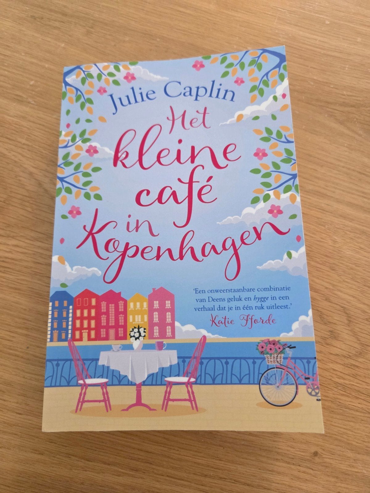 Julie Caplin - Het kleine café in Kopenhagen, Ophalen of Verzenden, Zo goed als nieuw, Julie Caplin