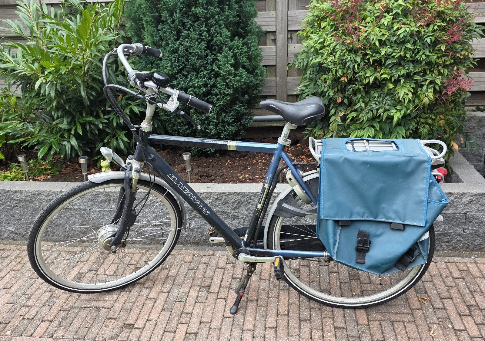 Batavus elektrische fiets met fietstassen en oplader, Ophalen, Gebruikt, Minder dan 30 km per accu, Batavus