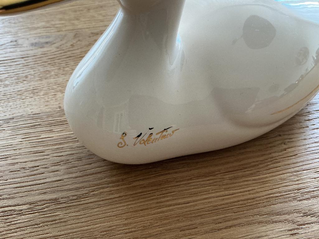Porseleinen eend van S Valentino, Ophalen