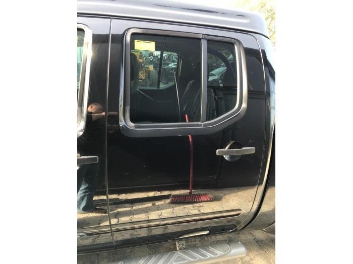 Portier 4Deurs links-achter van een Nissan Navara (GNO), Auto-onderdelen, Carrosserie en Plaatwerk, Gebruikt, -, Deur, -