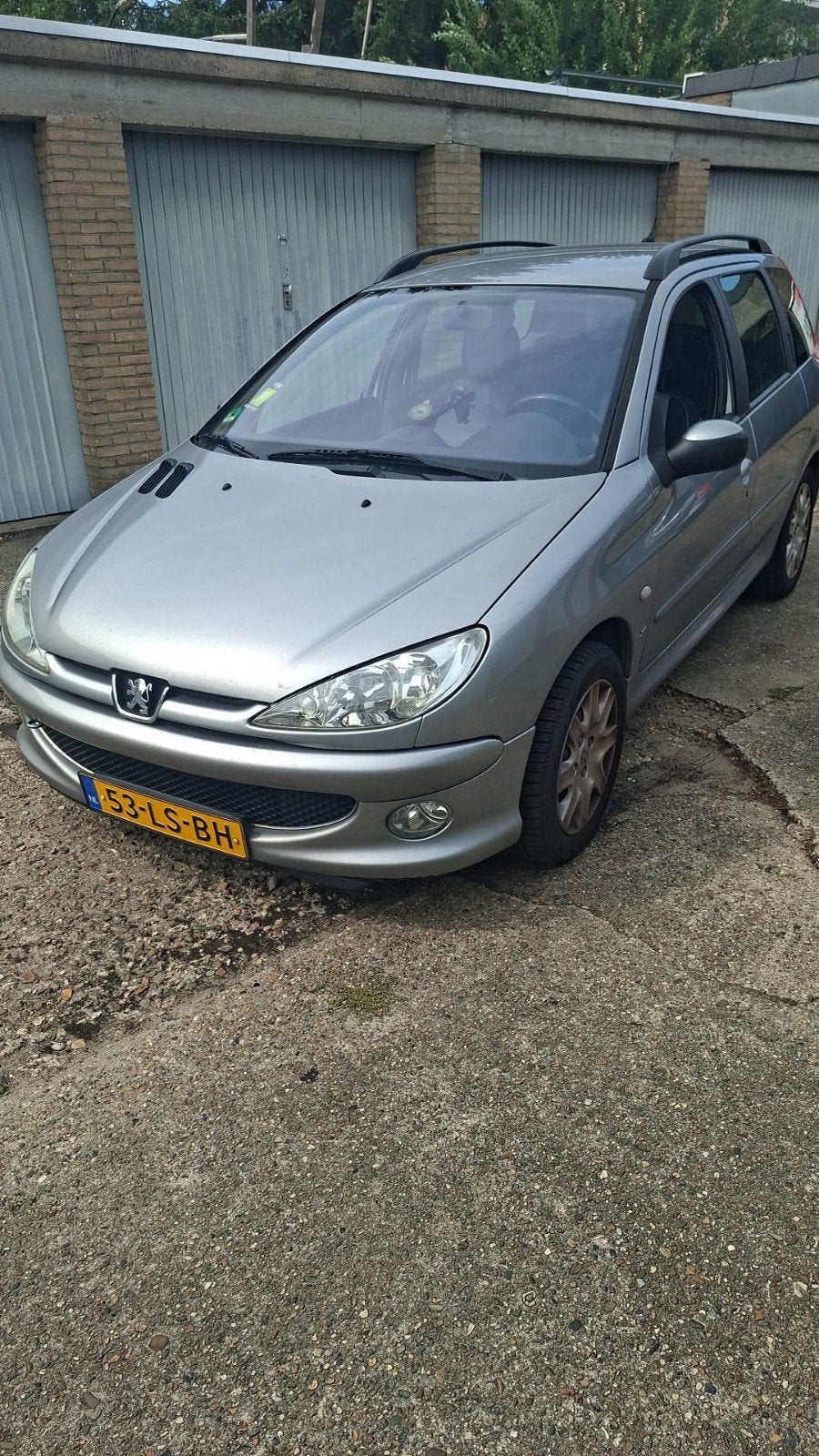 loop/sloop auto staat in Enschede overijssel, Automaat, Particulier, Te koop, Benzine