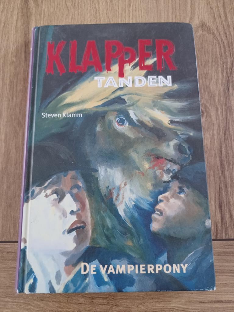 Klappertanden: De Vampierpony - Steven Klamm, Boeken, Kinderboeken | Jeugd | 10 tot 12 jaar, Ophalen of Verzenden, Zo goed als nieuw