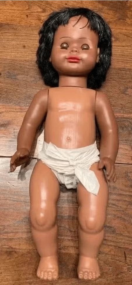 Pop zwart haar, slaapogen, gummi hoofd en armen; 63 cm lang, Ophalen of Verzenden, Gebruikt, Pop