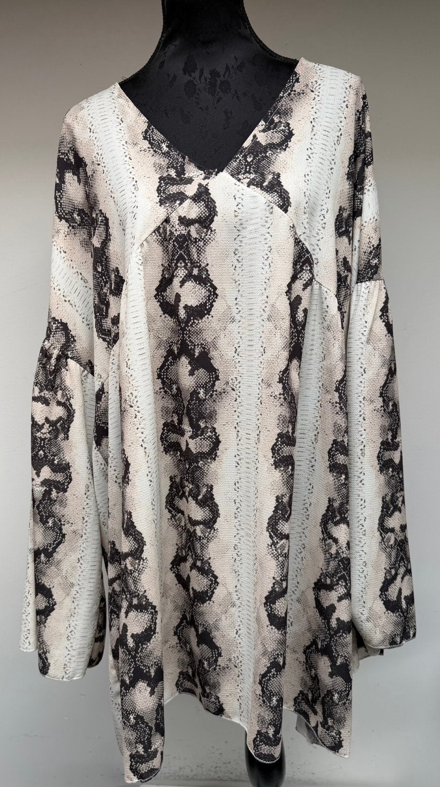 Superleuke beige/bruine tuniek tijgerprint BOOHOO mt 50/52, Kleding | Dames, Grote Maten, Verzenden, Nieuw, Beige, Blouse of Tuniek
