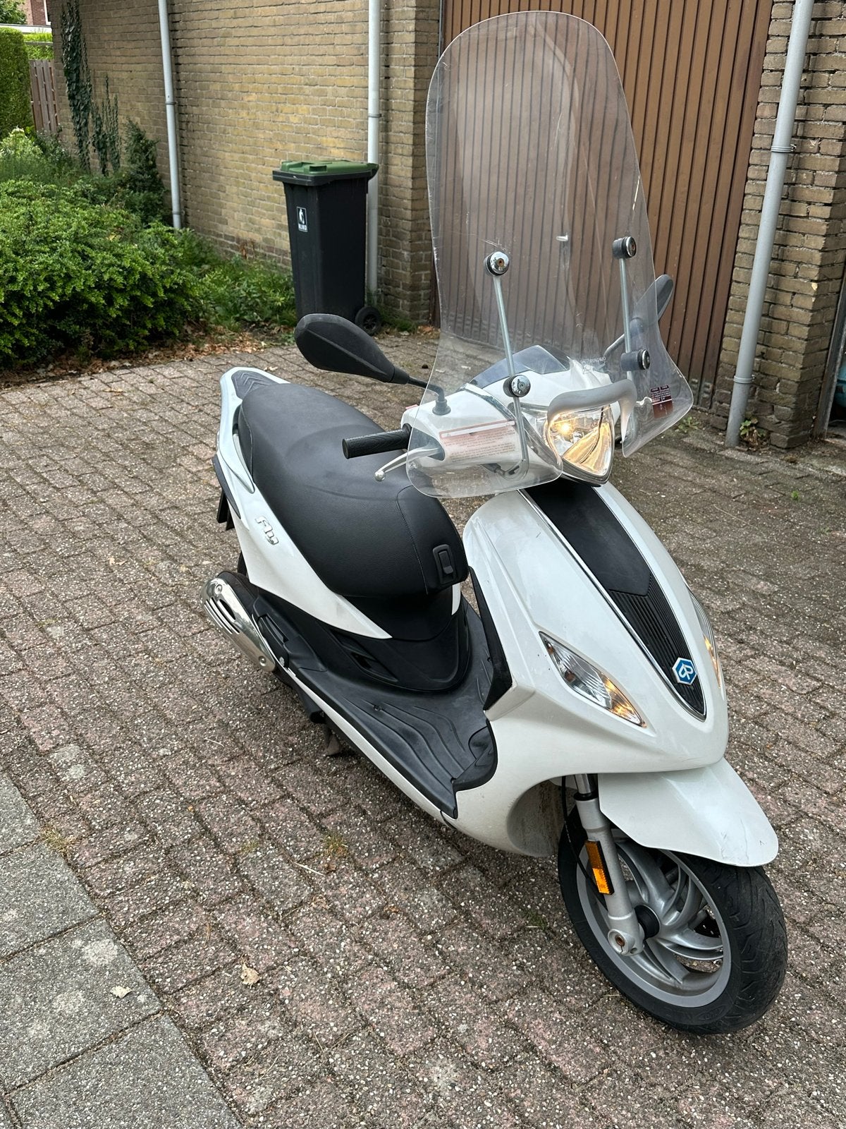 Piaggio New Fly uit 2012 - nieuwe onderhoudsbeurt, Fietsen en Brommers, Scooters | Piaggio, Ophalen, Gebruikt, Maximaal 45 km/u