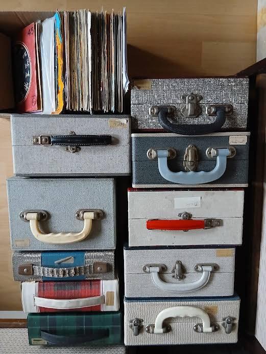 Vinyl Singeltjes ca 300 stuks  in 10 koffertjes, Cd's en Dvd's, Vinyl Singles, Ophalen, Gebruikt, Wereldmuziek, Overige formaten