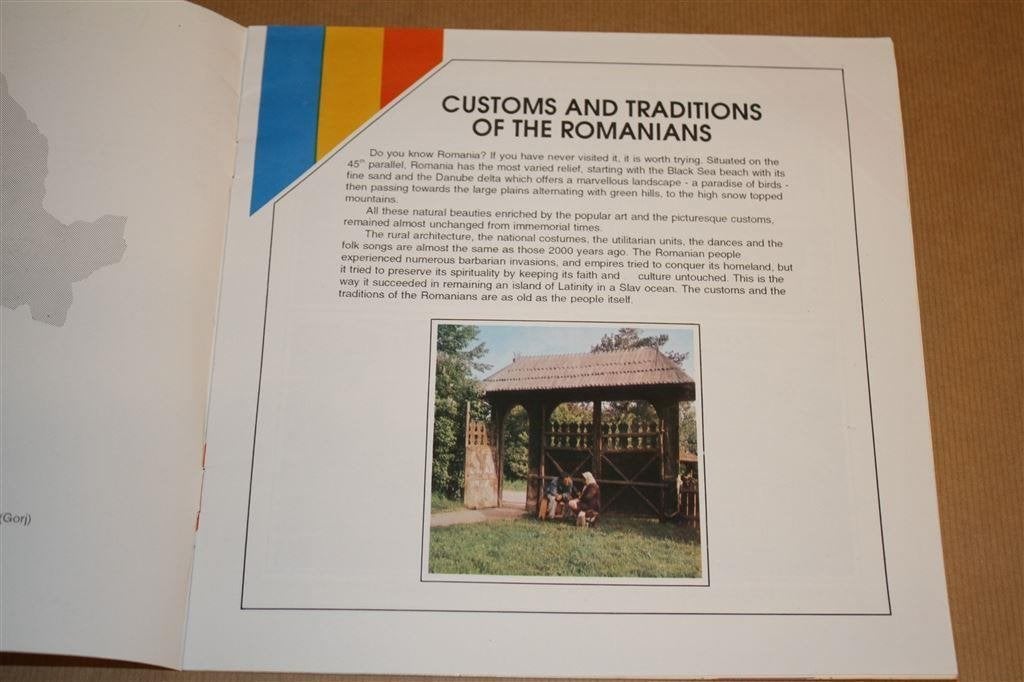 Roemeense gewoonten en tradities. Folklore in beeld., Boeken, Ophalen of Verzenden, Gelezen, Europa