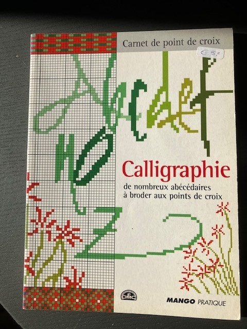Borduurboek Calligraphic voor oa  alfabet ontwerpen € 6,50, Ophalen of Verzenden, Nieuw, Handborduren, Patroon
