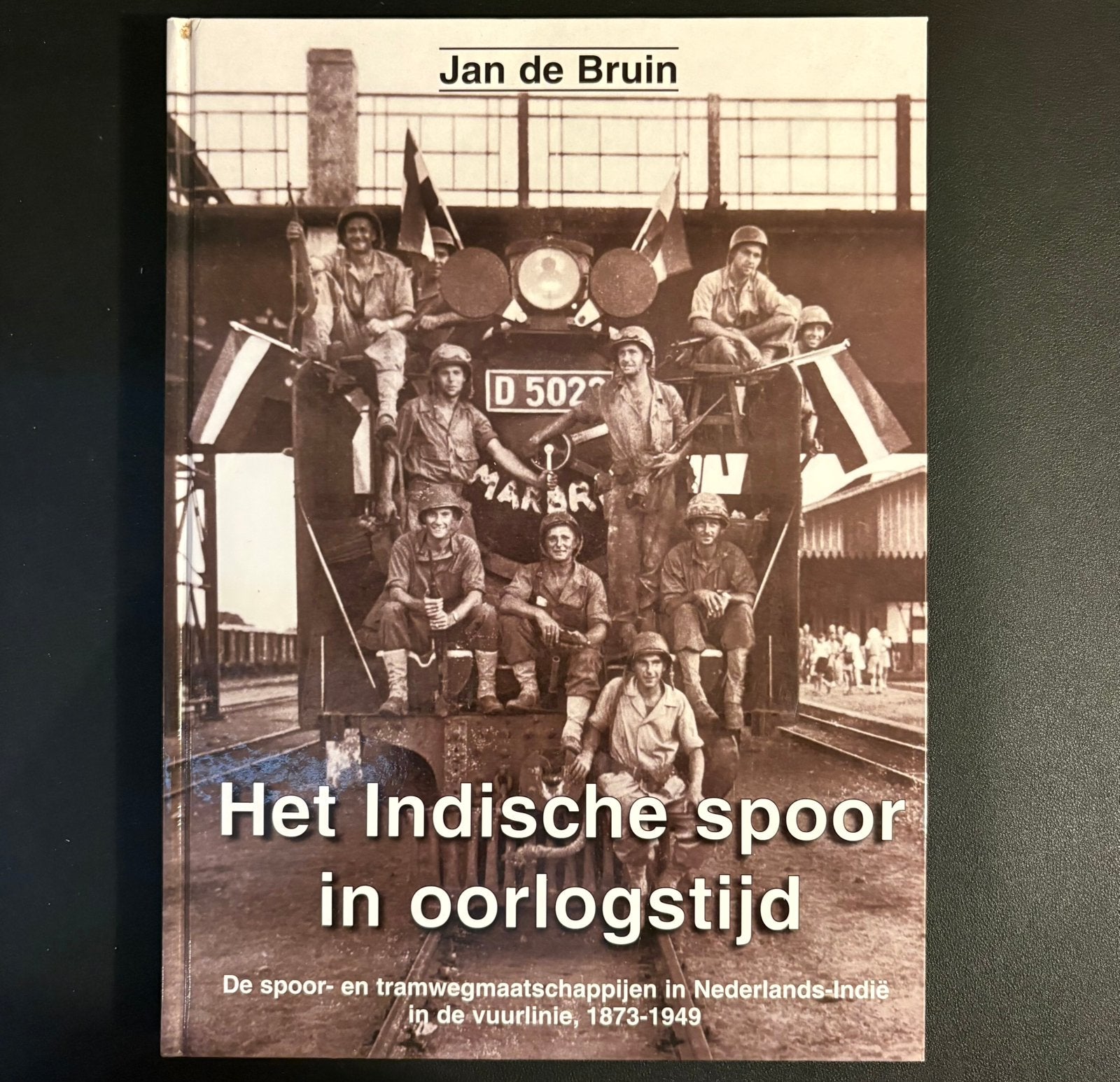 Het Indische spoor in oorlogstijd (2003), Verzamelen, Spoorwegen en Tramwegen, Ophalen of Verzenden, Zo goed als nieuw, Trein