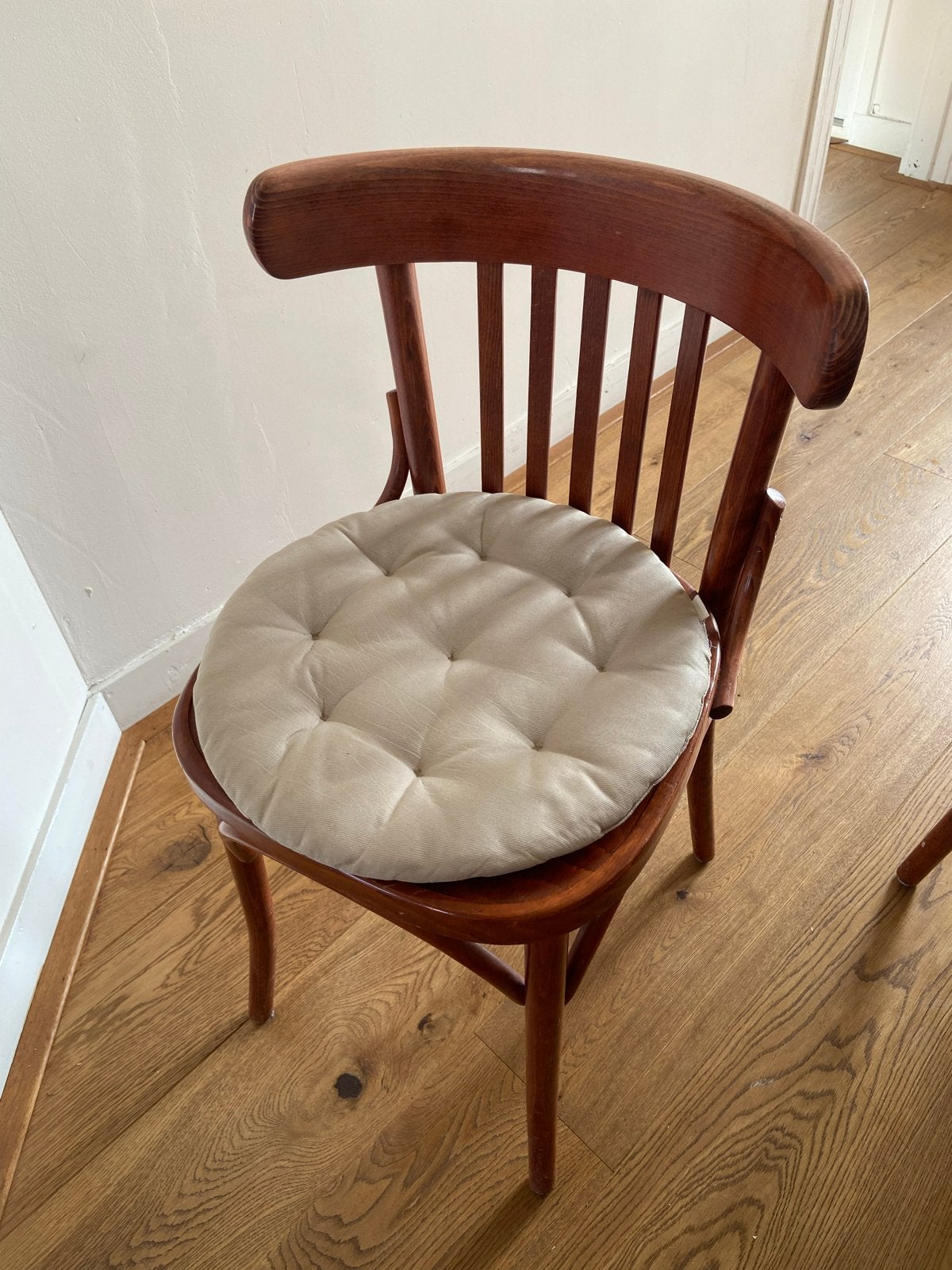 7 houten Thonet Cafestoelen met ronde rugleuning en kussen, Ophalen of Verzenden