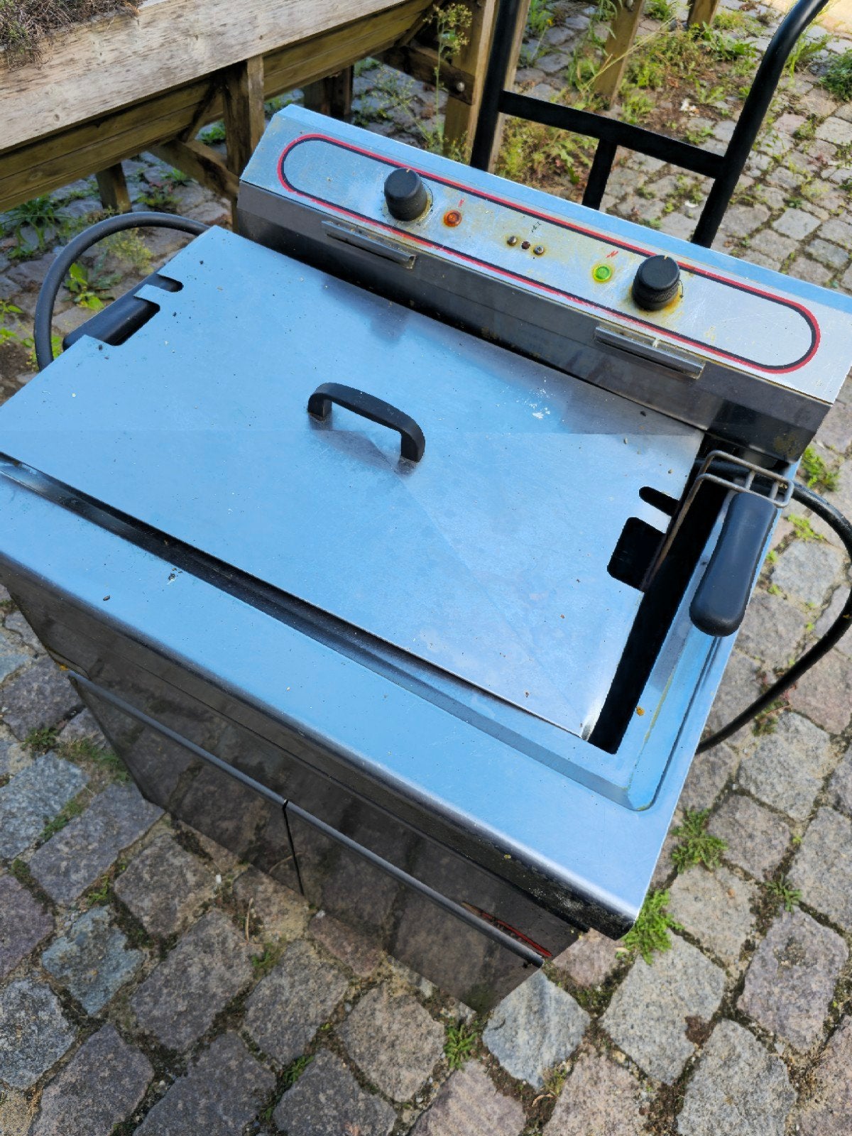 Gratis af te halen: Werkende frituurpan (ook als oud ijzer), Witgoed en Apparatuur, Frituurpannen, 4 liter of meer, Ophalen, Gebruikt