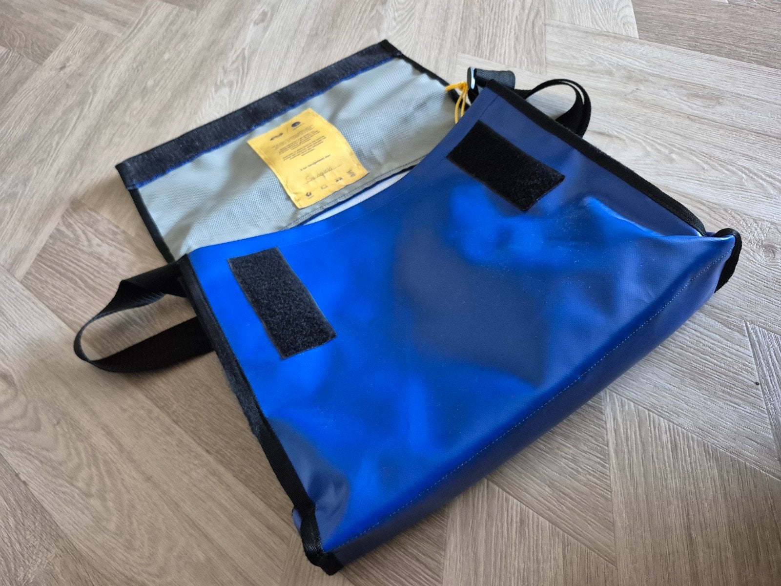 NS Fraenck laptoptas - Upcycled materialen - Blauw, 15 inch, Nieuw, Ophalen of Verzenden, Gevoerd laptopvak