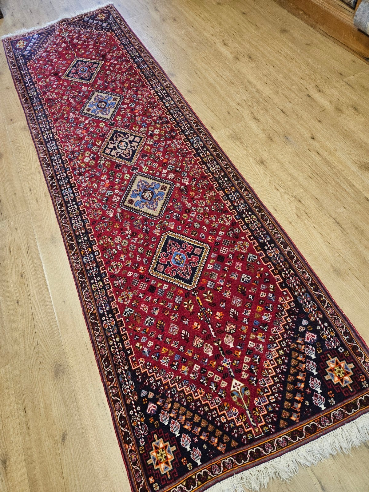 Vintage handgeknoopt perzisch tapijt loper qashqai 304x87, Huis en Inrichting, Stoffering | Tapijten en Kleden, Info@SlatsAntiek.nl