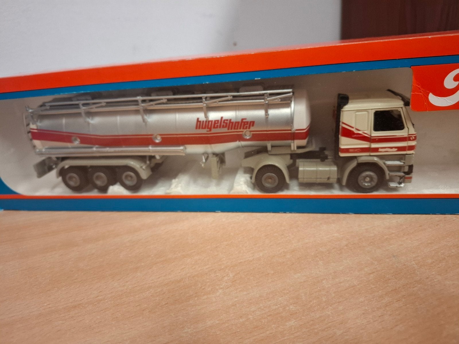 scania 142 Tanker Hugelshofer  Tekno, Hobby en Vrije tijd, Modelauto's | 1:50, Ophalen of Verzenden, Zo goed als nieuw, Bus of Vrachtwagen