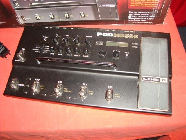Gebruikt: Line 6 POD HD300 multi effect in case, 20250347, Muziek en Instrumenten, MTEUROPE@OUTLOOK.COM, Ophalen of Verzenden