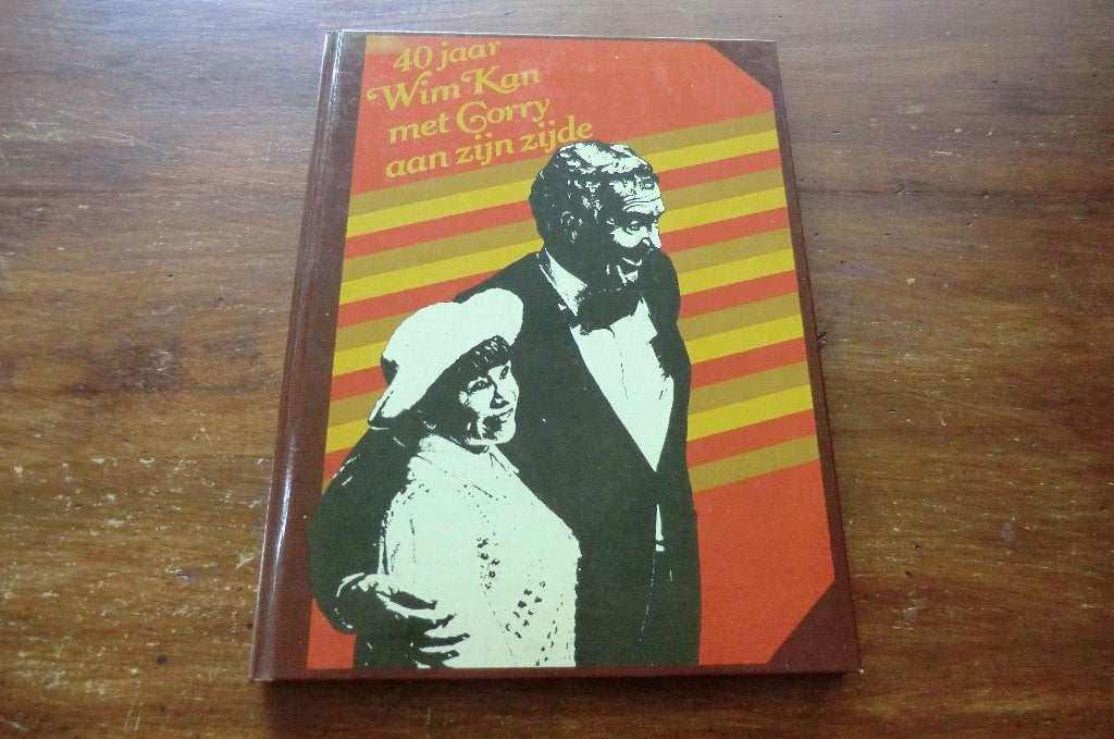 boek - 40 jaar Wim Kan met Corry aan zijn zijde - 1976, Ophalen of Verzenden, Gelezen, Personen