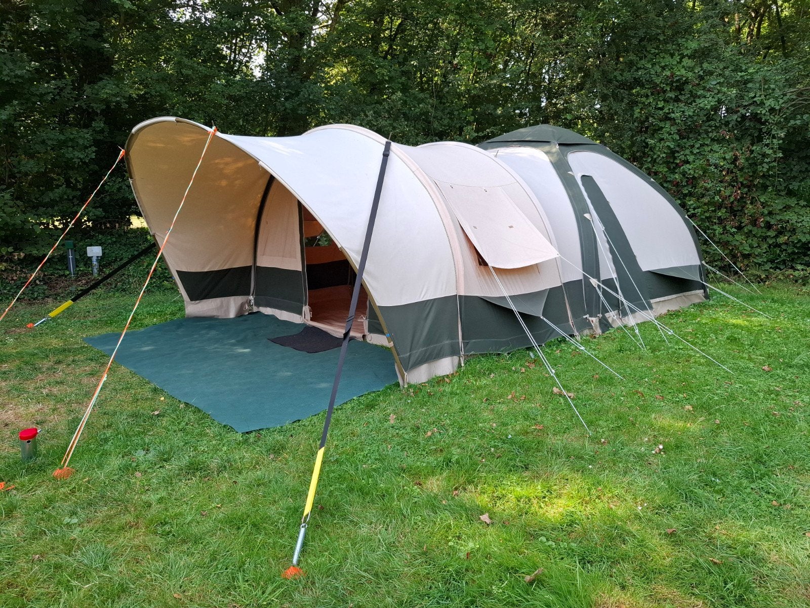 Wilderness 360 opblaas tent met voortent en luifel, Ophalen, Zo goed als nieuw, Meer dan 6