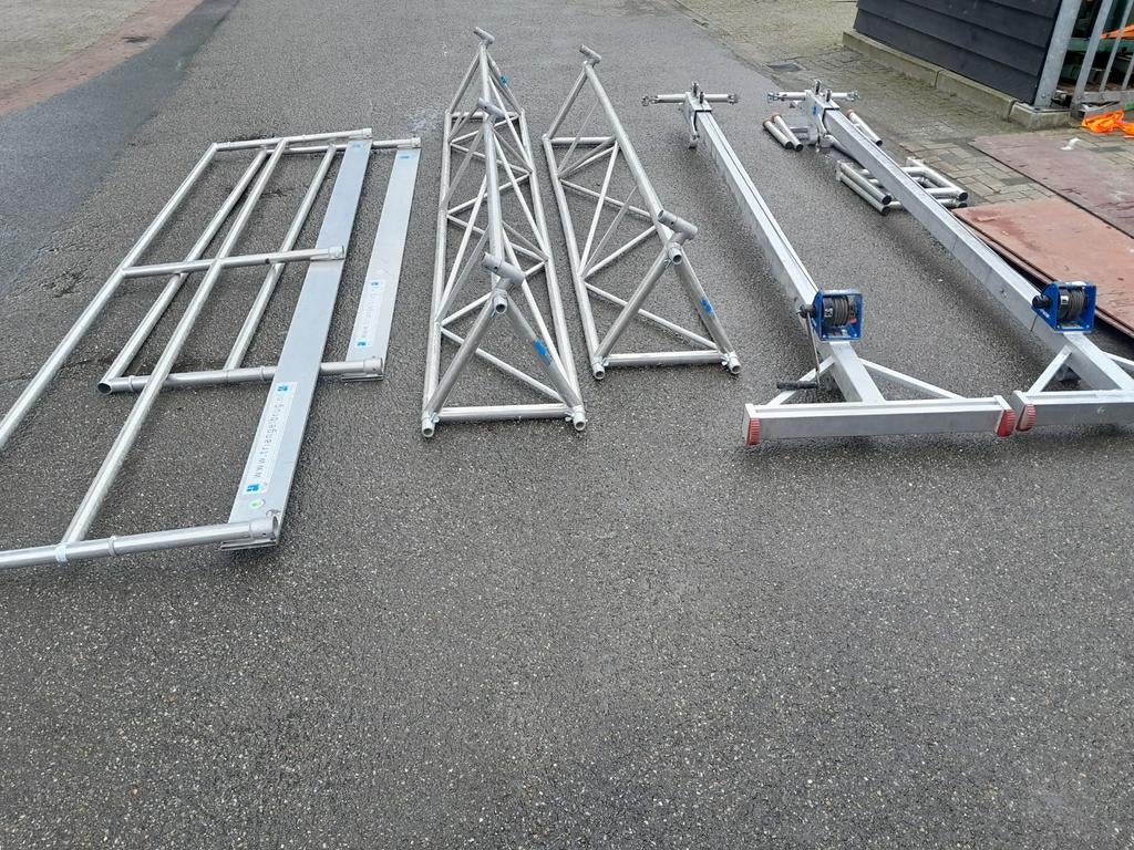 Artilan opdraaisteiger 7 meter breed compleet, Ophalen