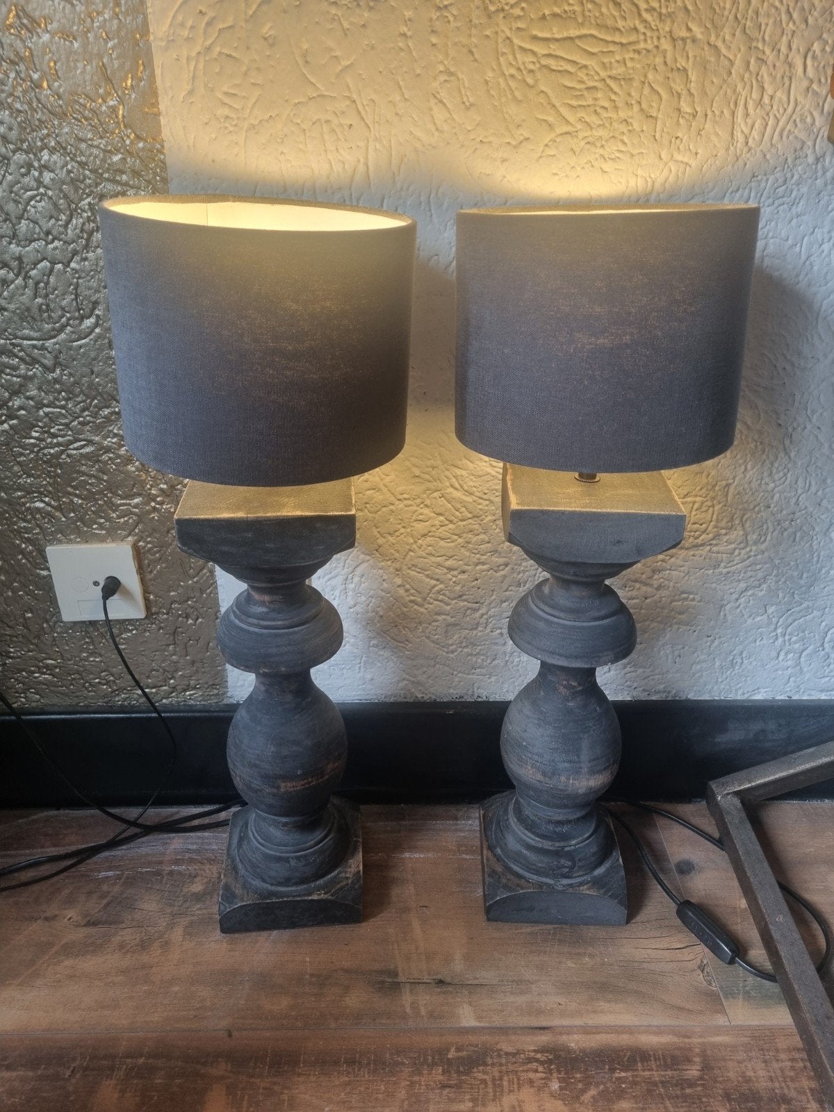 Te koop 2 houten lampen met kap, Huis en Inrichting, Lampen | Tafellampen, Ophalen, 41 cm, Met kap, Landelijk