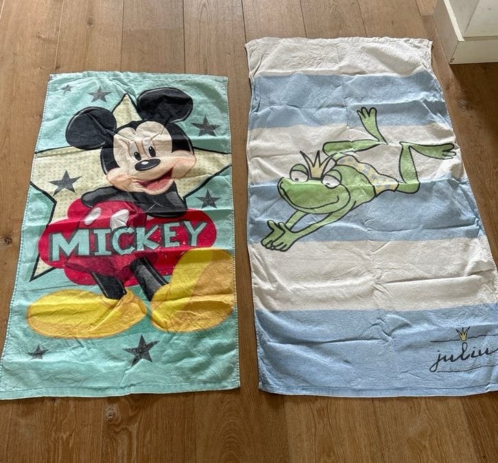 Mickey Mouse en Kikker badhanddoek / strandlaken 2- per stuk, Ophalen, Zo goed als nieuw