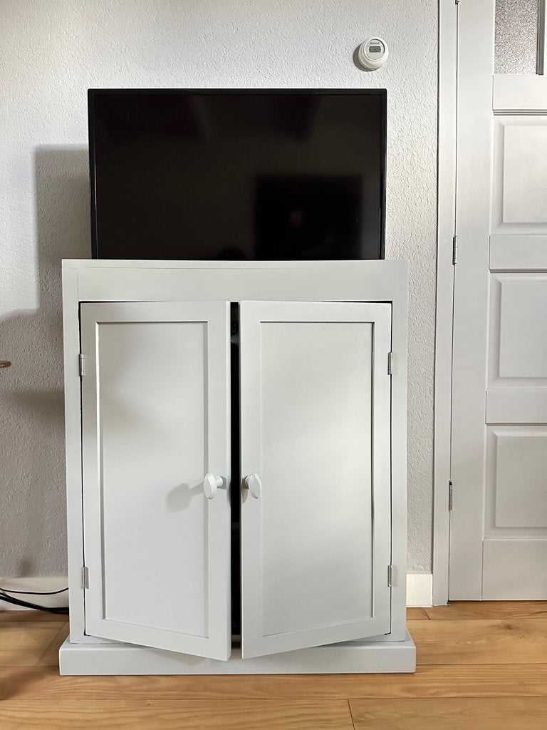 Kastje met TV-lift, Ophalen, 100 tot 150 cm, 50 tot 100 cm, Zo goed als nieuw