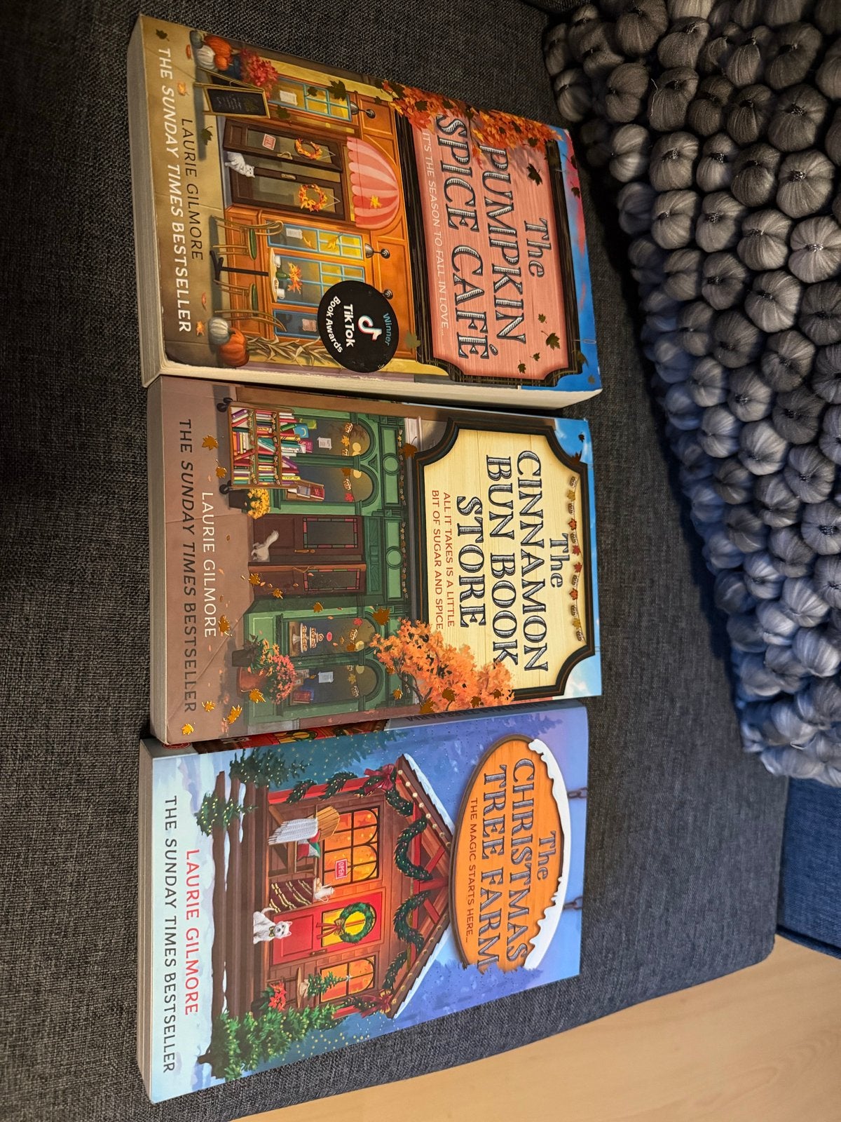 Laurie Gilmore Boeken Set: Pumpkin Spice, Cinnamon Bun, Chri, Ophalen of Verzenden, Zo goed als nieuw, Europa overig