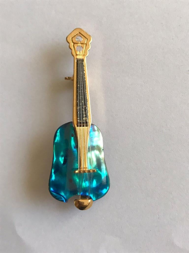 KLEINE Vintage Broche Gitaar Parelmoerachtig 5 cm, Sieraden, Tassen en Uiterlijk, Broches, Ophalen of Verzenden, Gebruikt, Overige materialen
