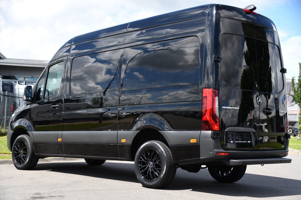 Mercedes-Benz Sprinter 319 3.0 CDI L2H2 Black Edition 360 Ca, Auto's, Automaat, 190 pk, Bedrijf, Diesel
