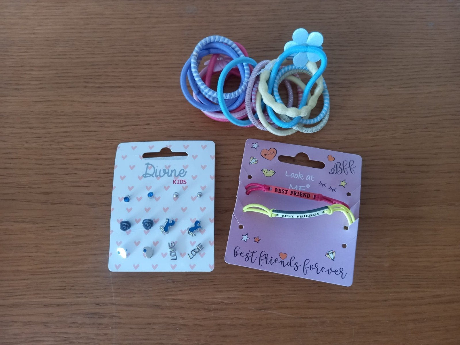Oorbellen, best friends armbandjes en elastiekjes., Ophalen of Verzenden, Nieuw, Overige kleuren, Oorbellen