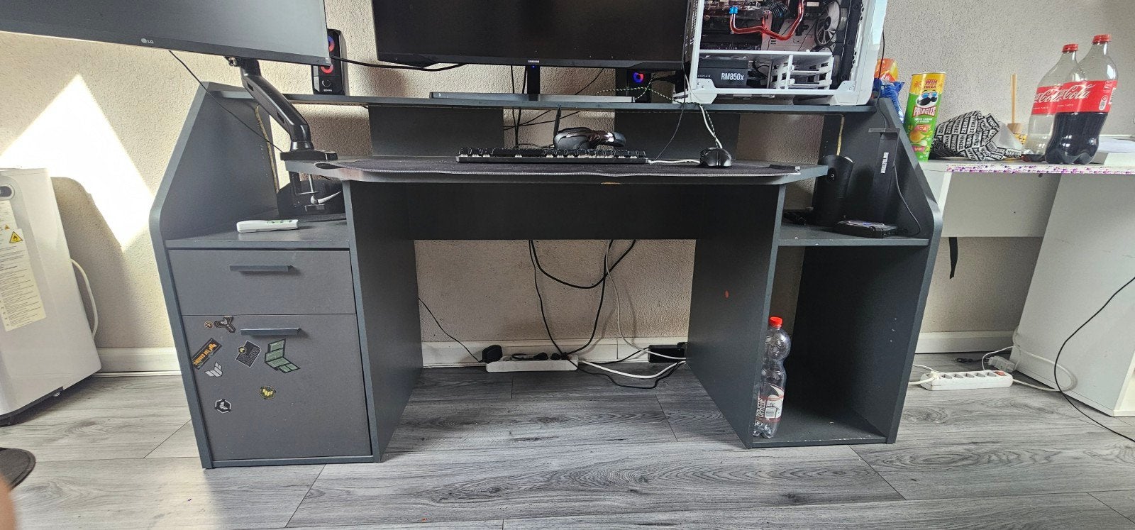 Gamingbureau - Donkergrijs, Ophalen, Met lades, Gebruikt, Spaanplaat of MDF