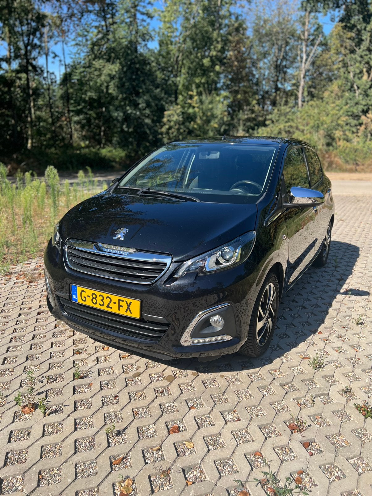 Peugeot 108 1.0 vti 72pk 5D 2019 Zwart Allure Carplay Clima, Auto's, Peugeot, Voorwielaandrijving, Lichtsensor, Stof, 4 stoelen